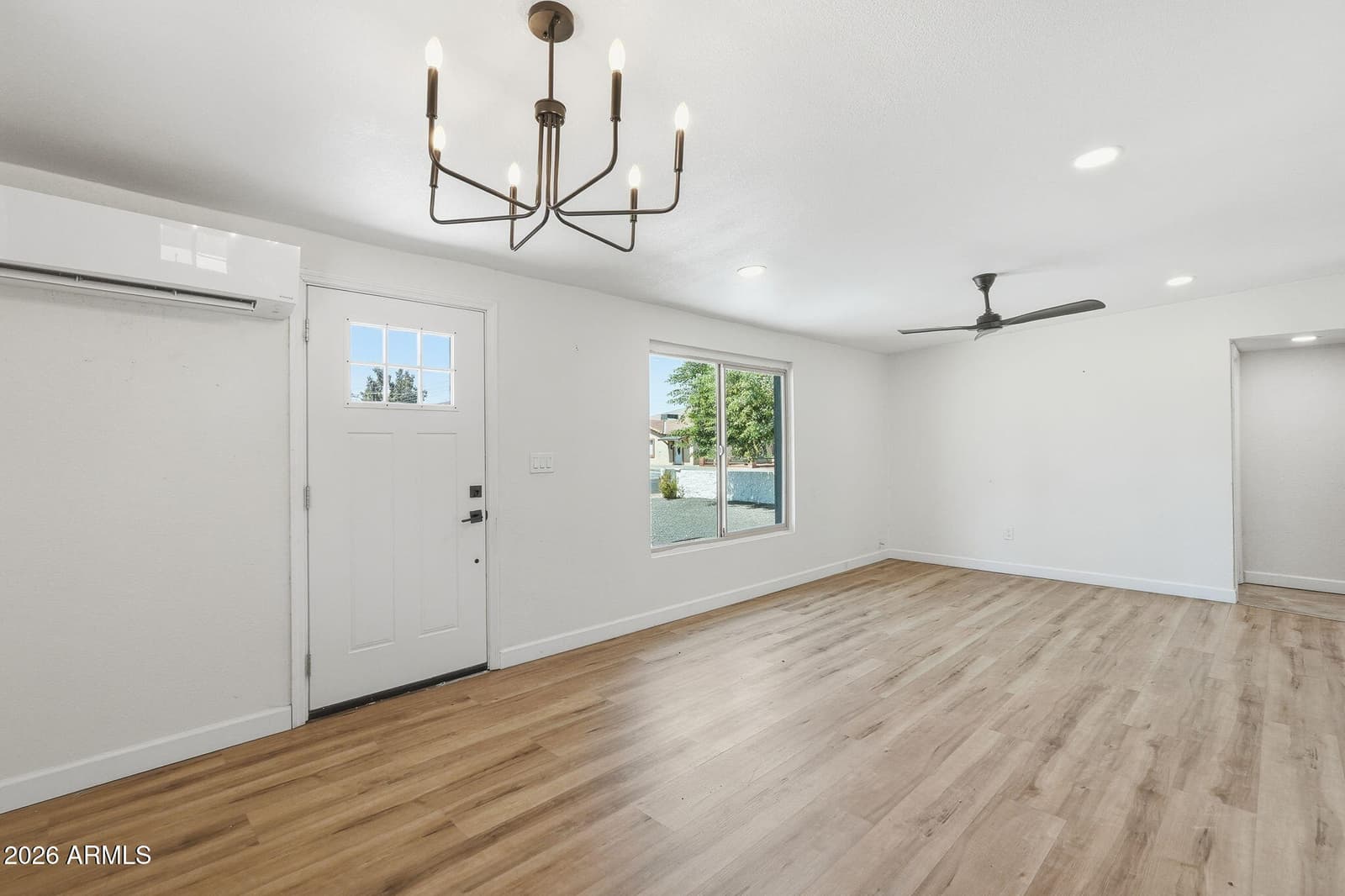 2230 W CAMBRIDGE Avenue, Phoenix, AZ 85009 — photo 6 of 28