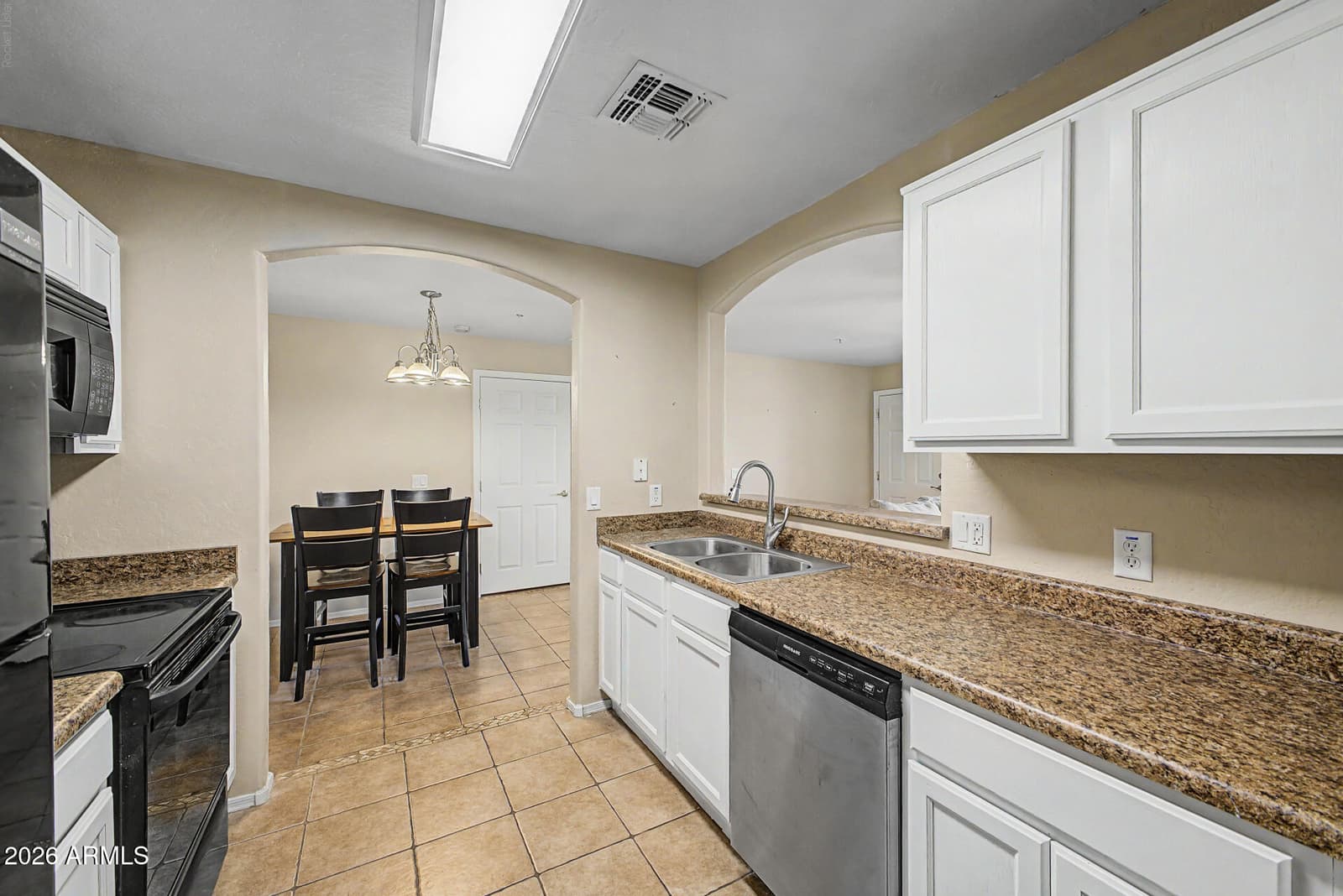 2950 W LOUISE Drive 108, Phoenix, AZ 85027 — photo 13 of 34