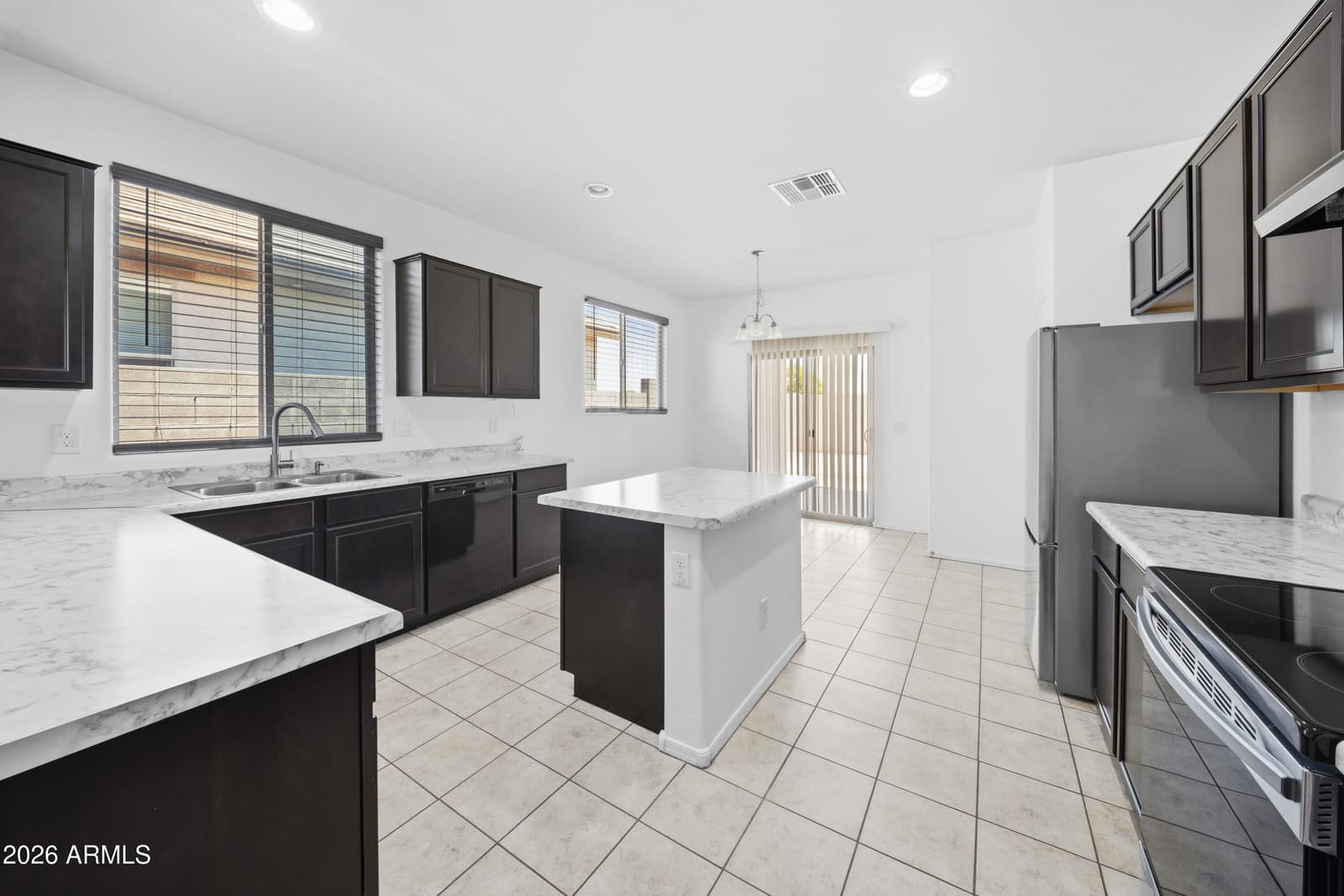 2437 S 73RD Drive, Phoenix, AZ 85043 — photo 4 of 22