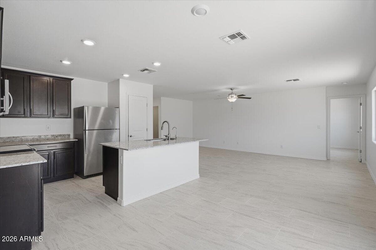 670 W CEDAR Avenue, Florence, AZ 85132 — photo 5 of 31