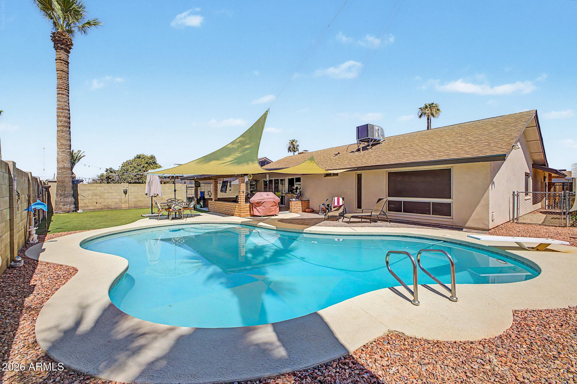 4555 W ECHO Lane, Glendale, AZ 85302 — photo 5 of 33