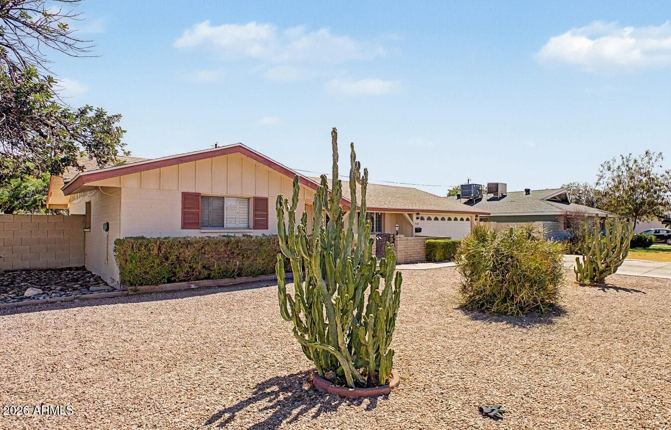 1063 E LOYOLA Drive, Tempe, AZ 85282 — photo 2 of 37