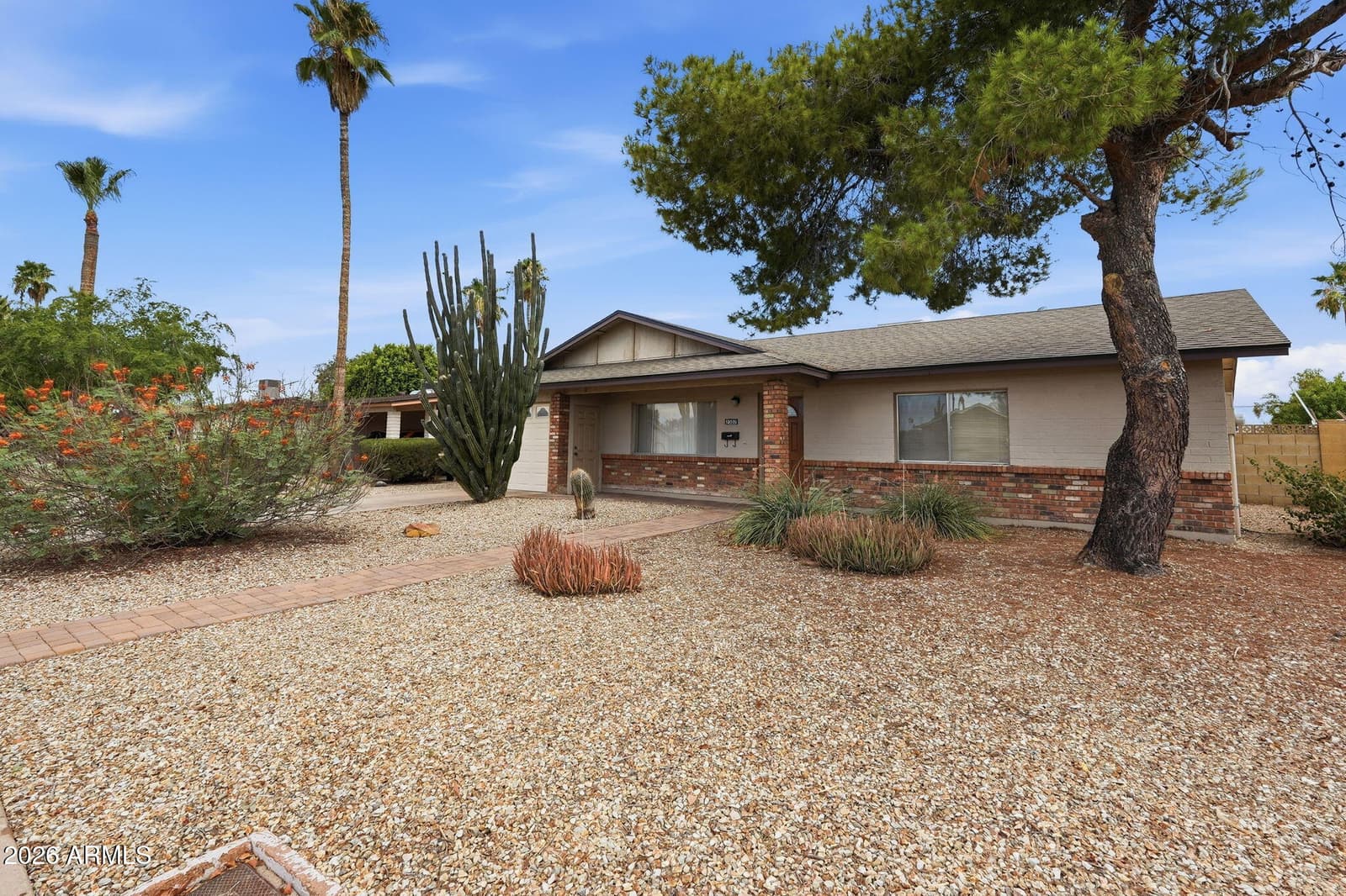2302 E WALTANN Lane, Phoenix, AZ 85022 — photo 2 of 26