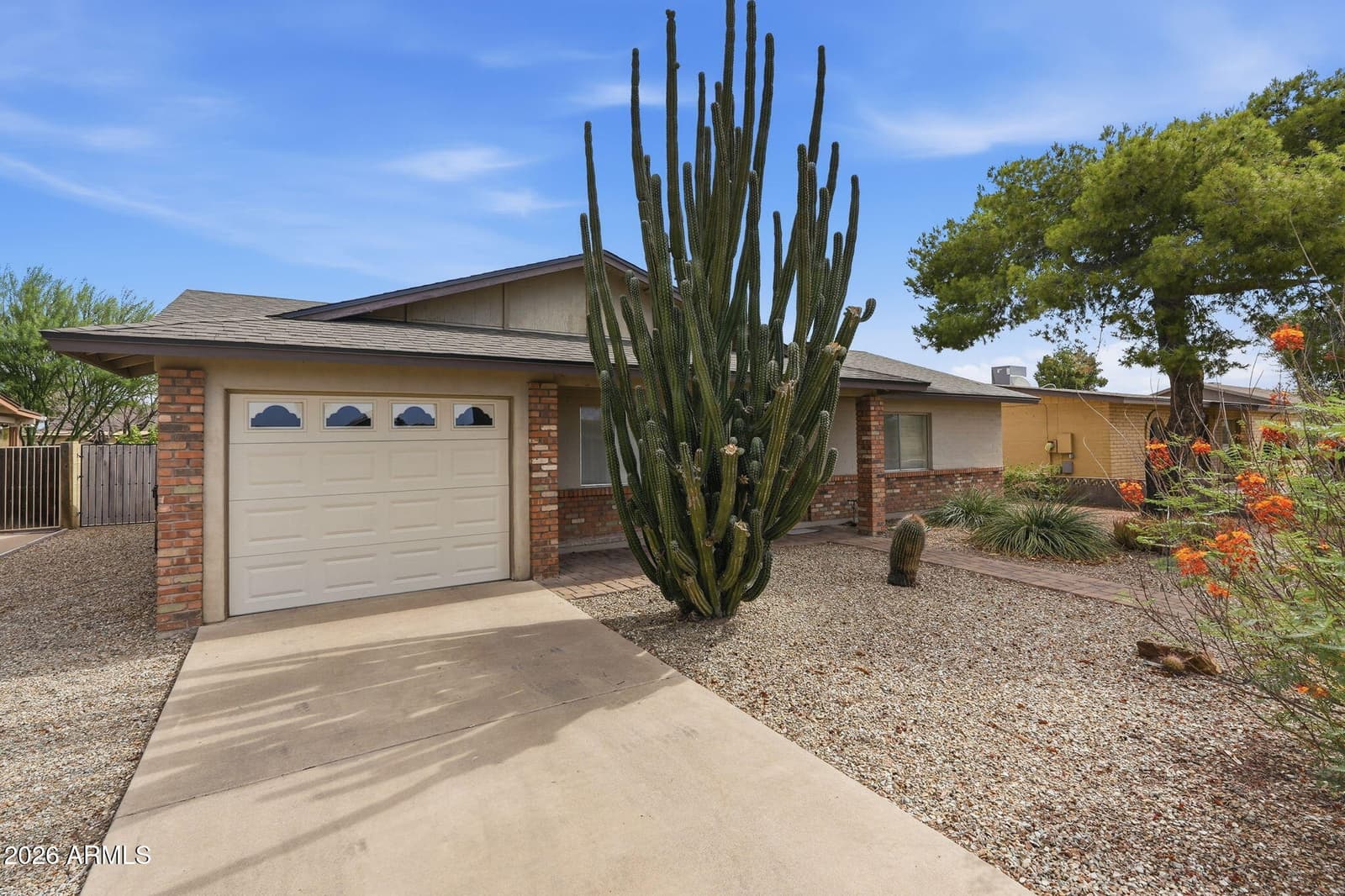 2302 E WALTANN Lane, Phoenix, AZ 85022 — photo 4 of 26