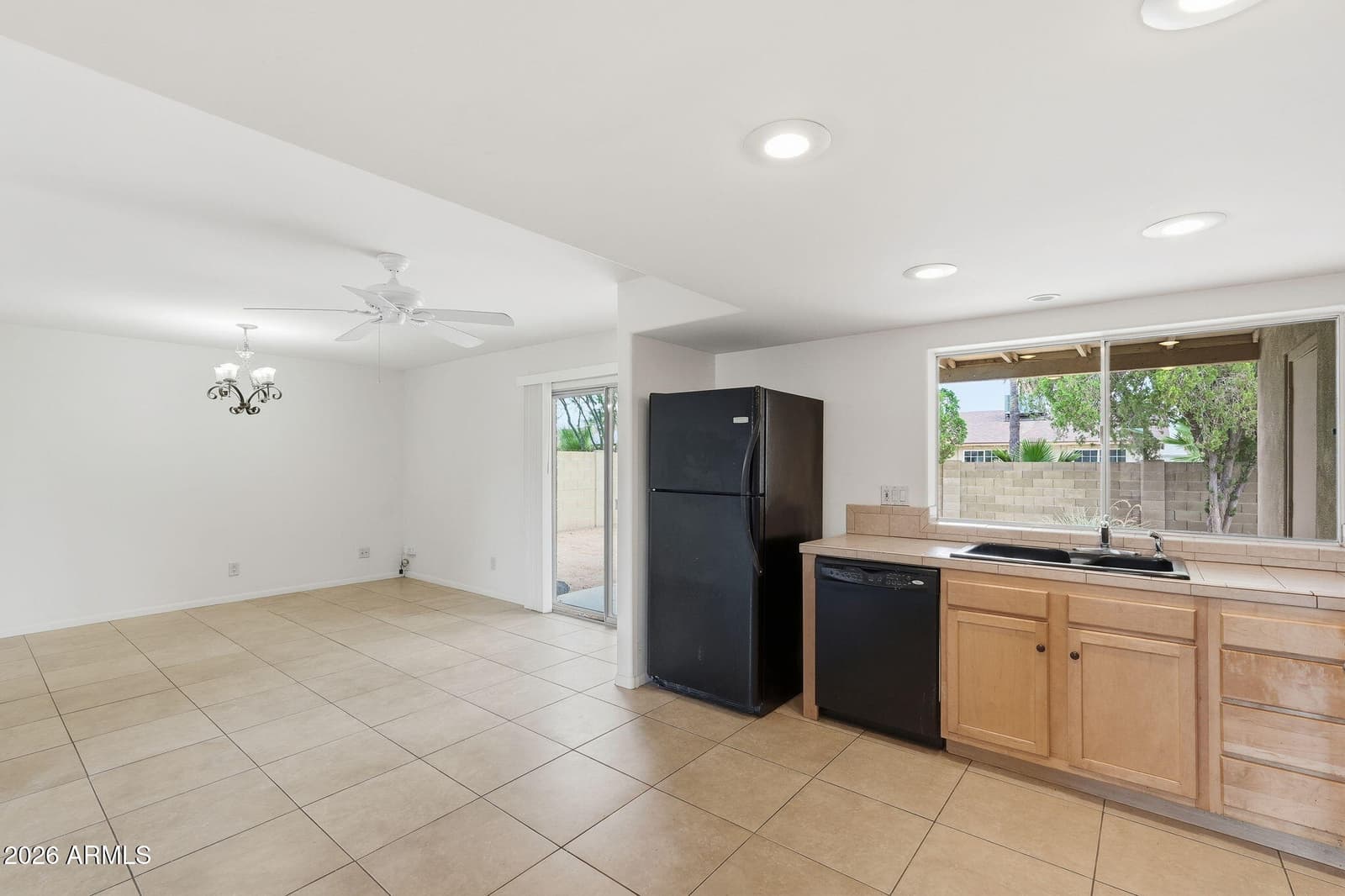 2302 E WALTANN Lane, Phoenix, AZ 85022 — photo 8 of 26