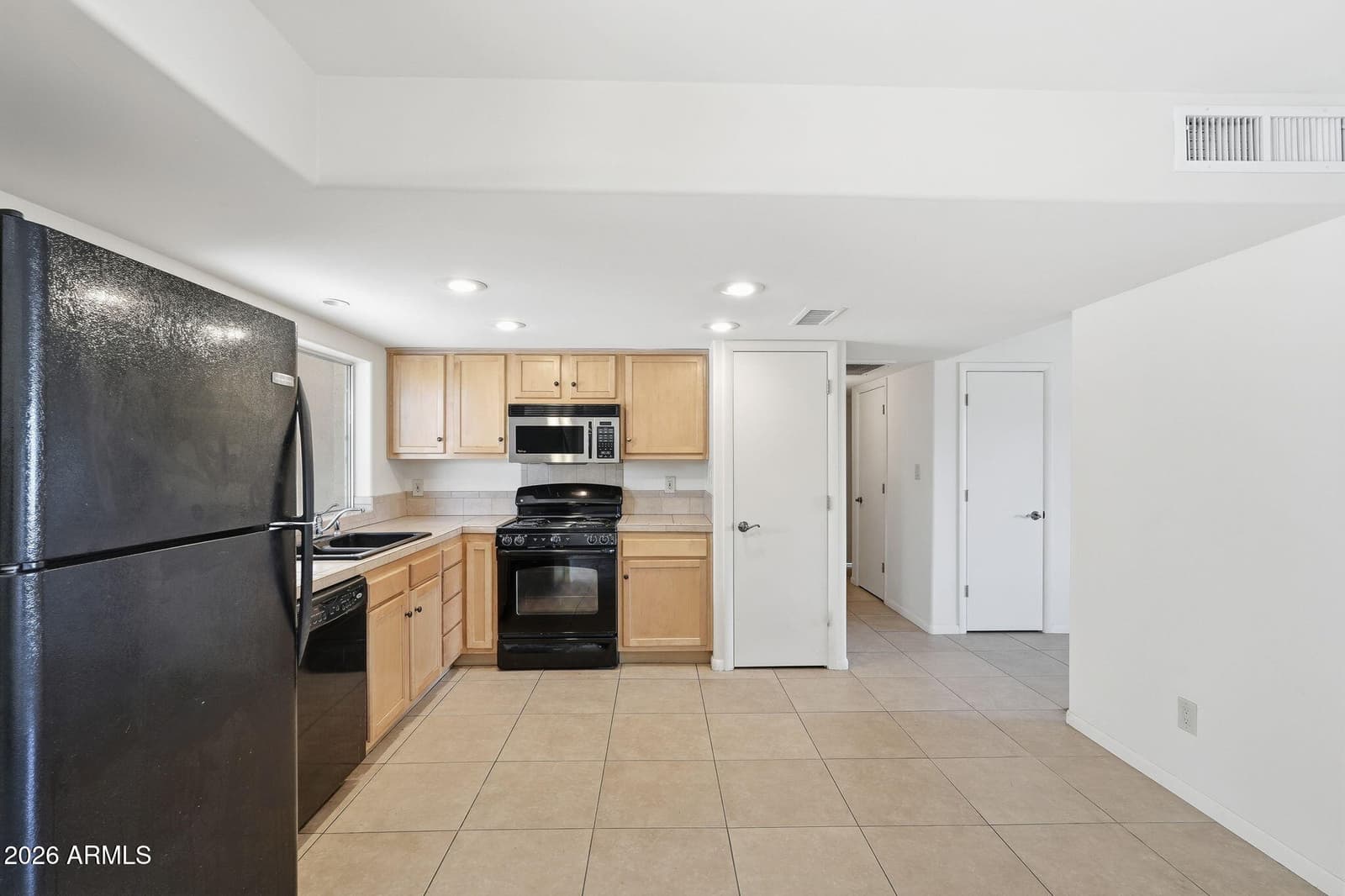 2302 E WALTANN Lane, Phoenix, AZ 85022 — photo 9 of 26