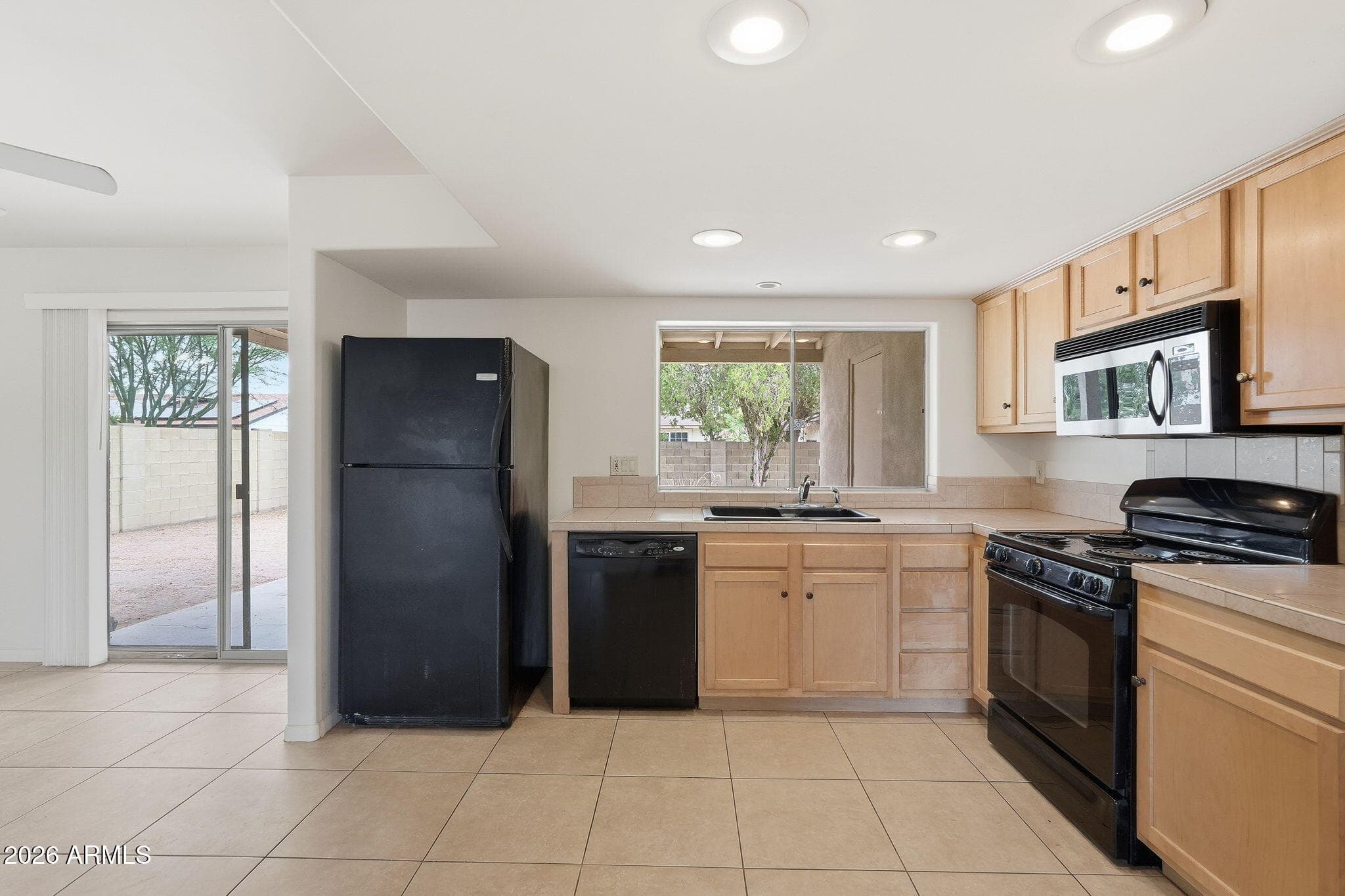2302 E WALTANN Lane, Phoenix, AZ 85022 — photo 7 of 26