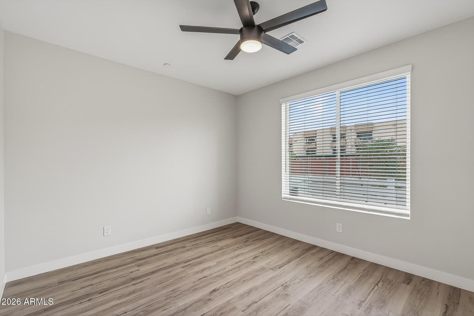 2601 E CLARENDON Avenue 13, Phoenix, AZ 85016 — photo 9 of 39