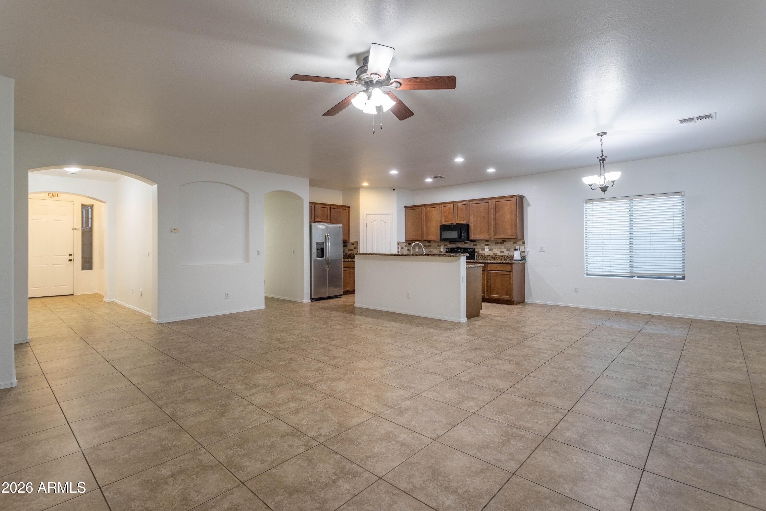 12175 W LOCUST Lane, Avondale, AZ 85323 — photo 3 of 33