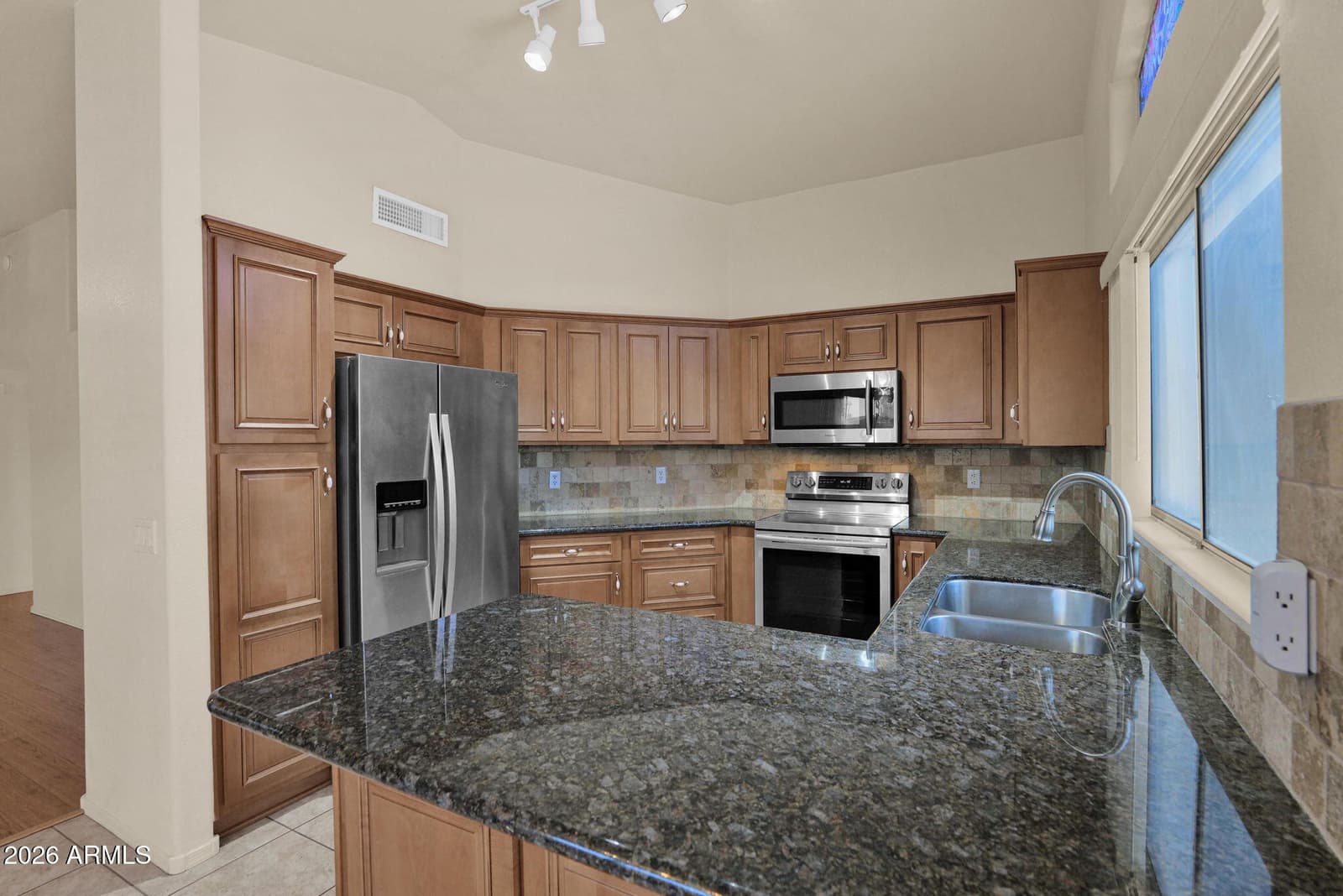 4003 E ANDERSON Drive, Phoenix, AZ 85032 — photo 7 of 25