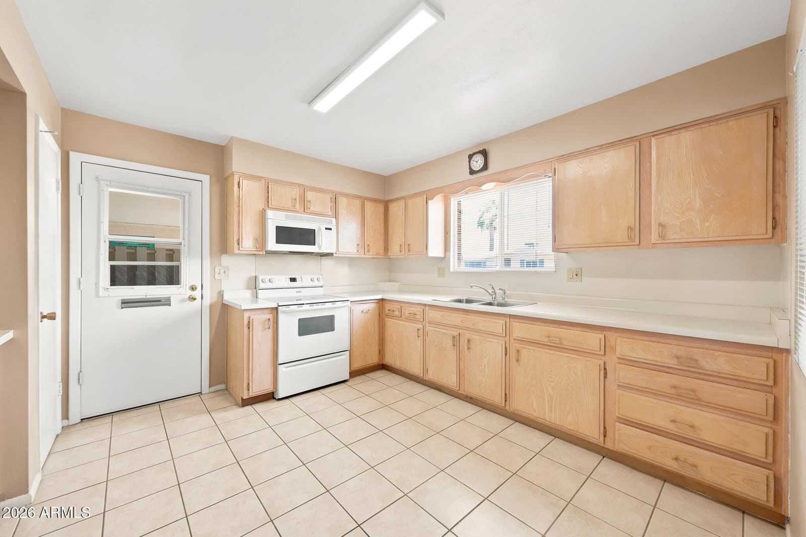 10420 W CORTE DEL SOL OESTE, Sun City, AZ 85351 — photo 2 of 29