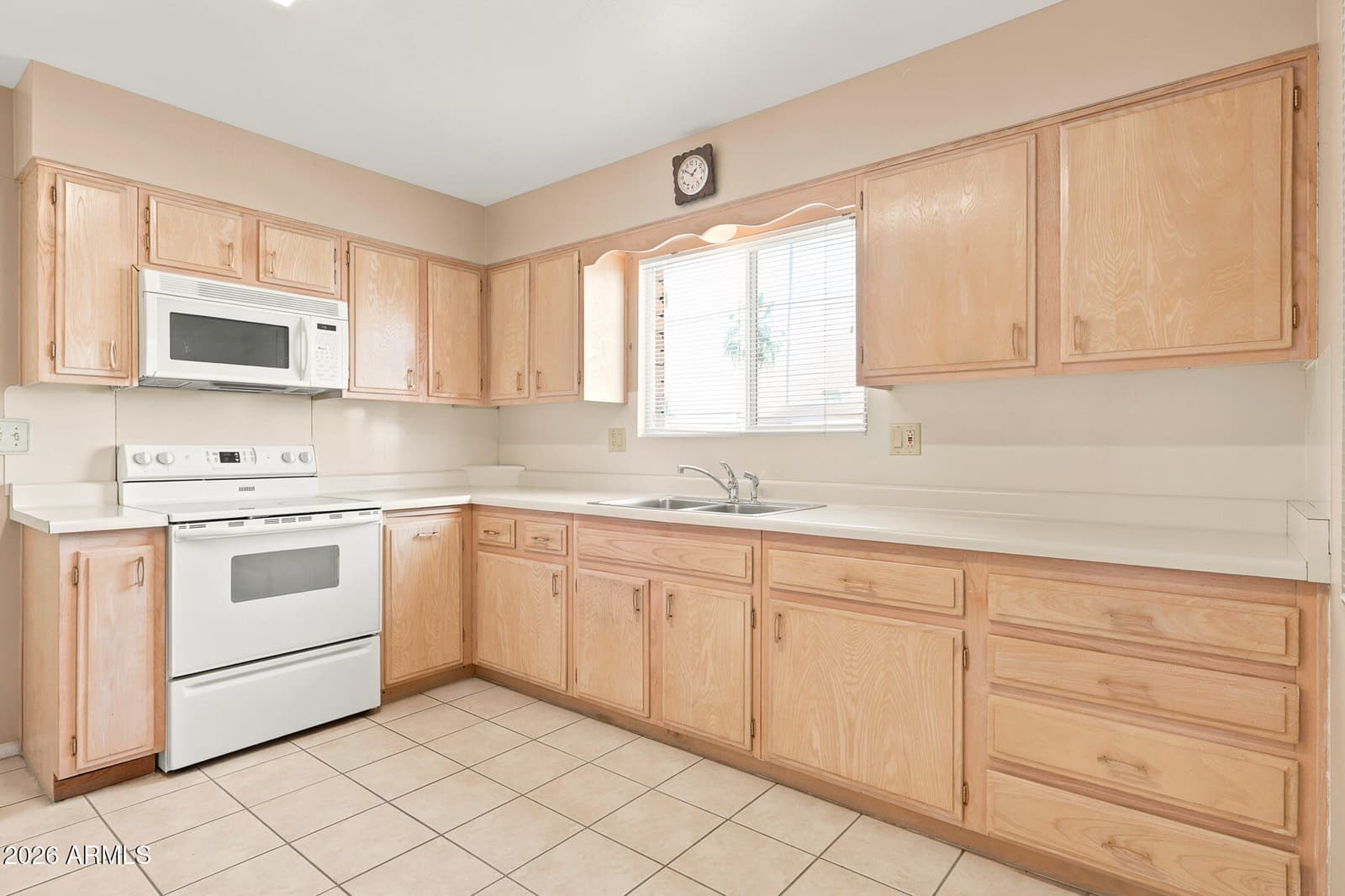 10420 W CORTE DEL SOL OESTE, Sun City, AZ 85351 — photo 14 of 29