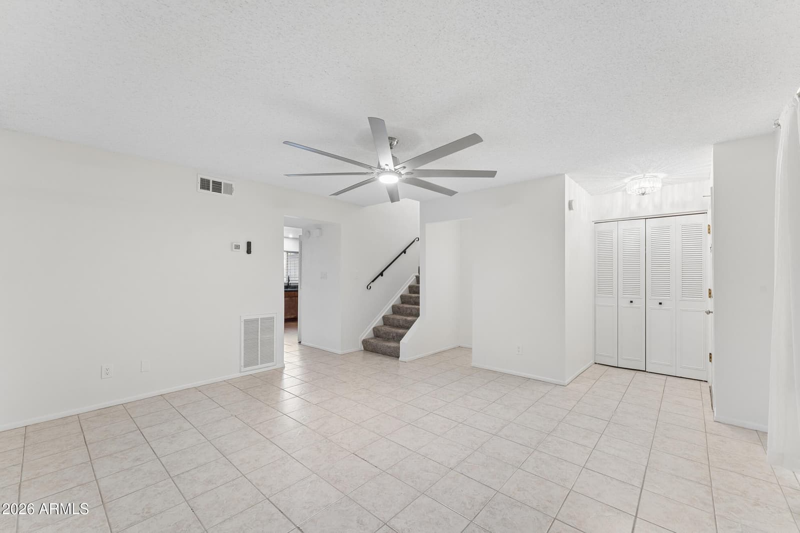 4546 N 15TH Avenue, Phoenix, AZ 85015 — photo 5 of 31