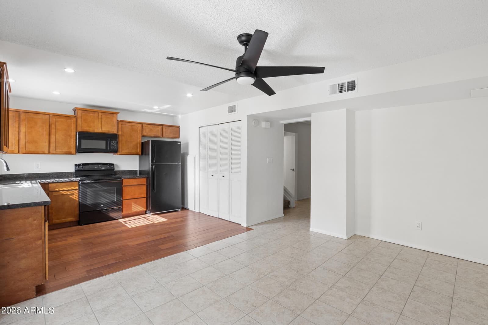 4546 N 15TH Avenue, Phoenix, AZ 85015 — photo 4 of 31