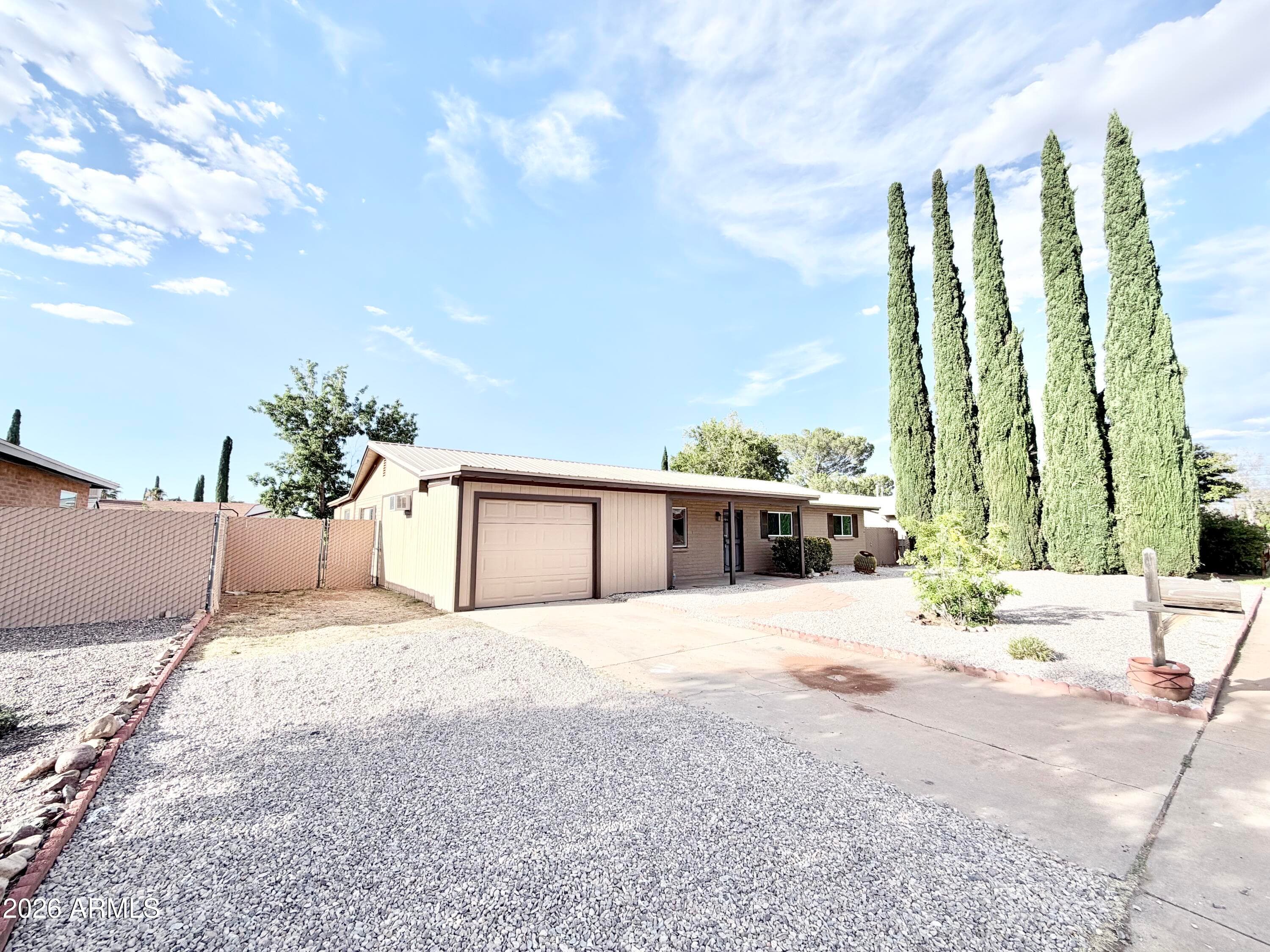 565 RAYMOND Drive, Sierra Vista, AZ 85635 — photo 2 of 38