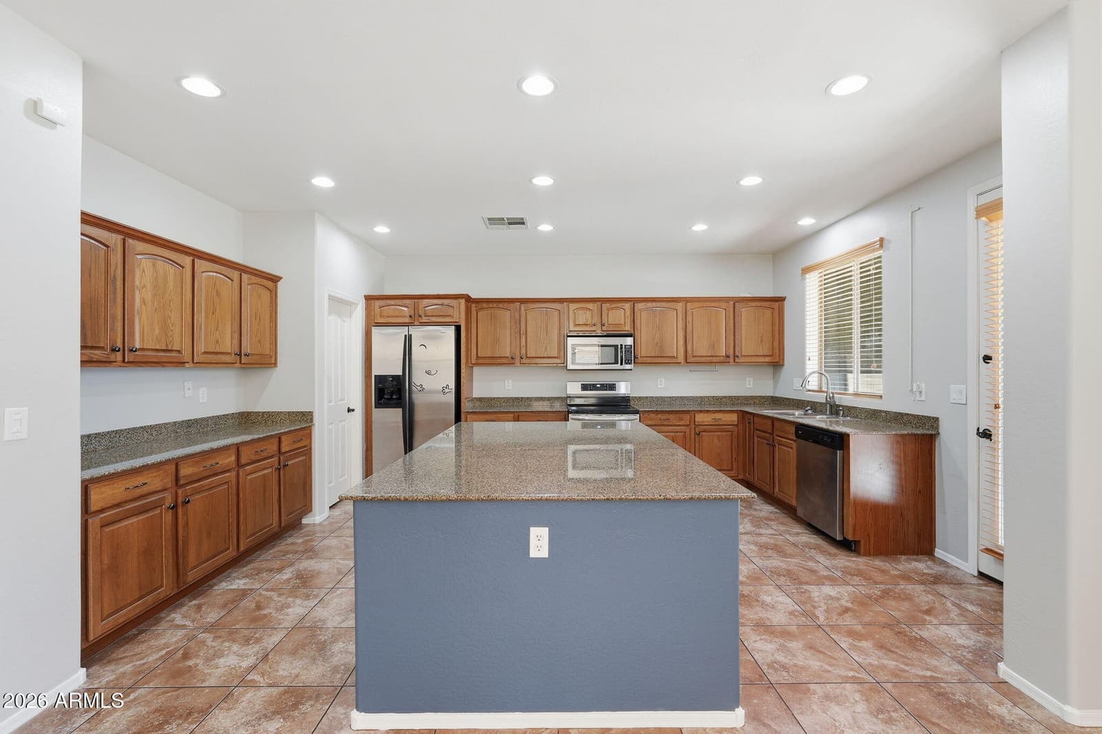 3246 E CARLA VISTA Drive, Gilbert, AZ 85295 — photo 4 of 46