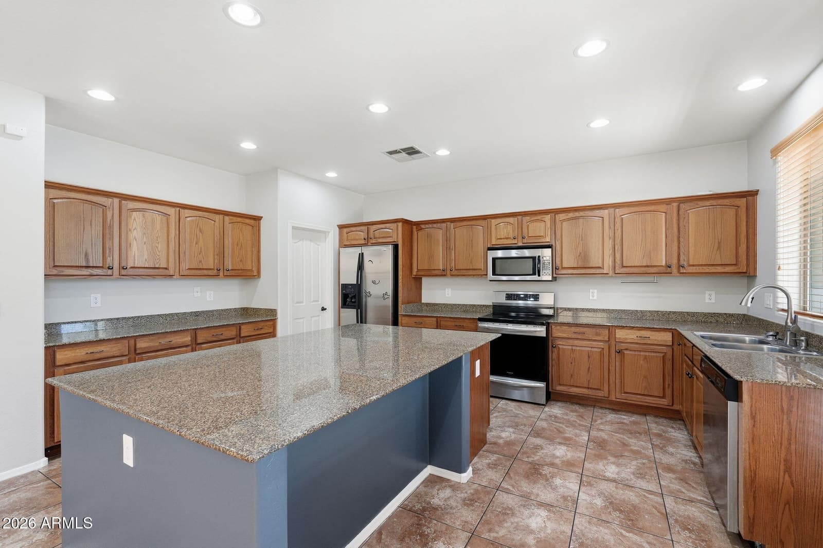 3246 E CARLA VISTA Drive, Gilbert, AZ 85295 — photo 16 of 46