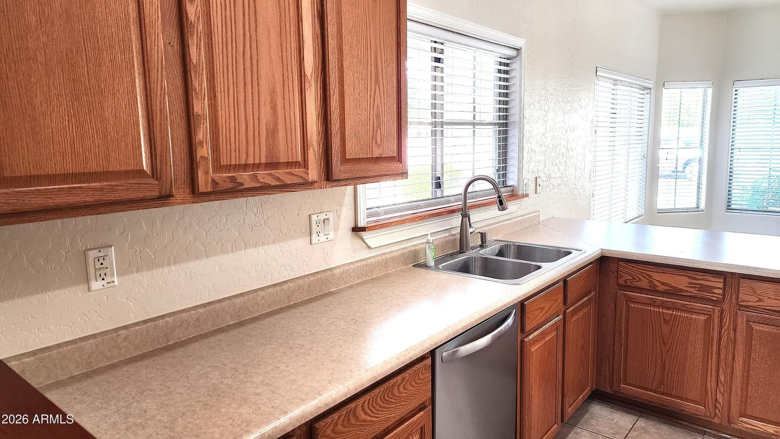 3566 S SETON Avenue, Gilbert, AZ 85297 — photo 3 of 41