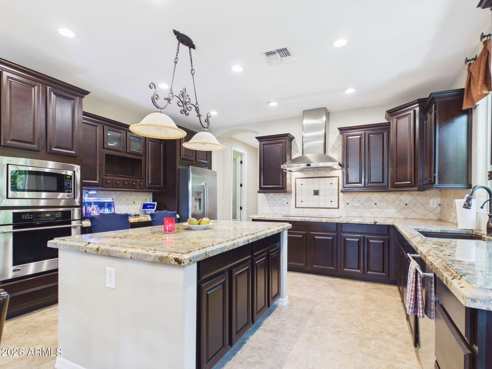 2567 E PENEDES Drive, Gilbert, AZ 85298 — photo 3 of 46
