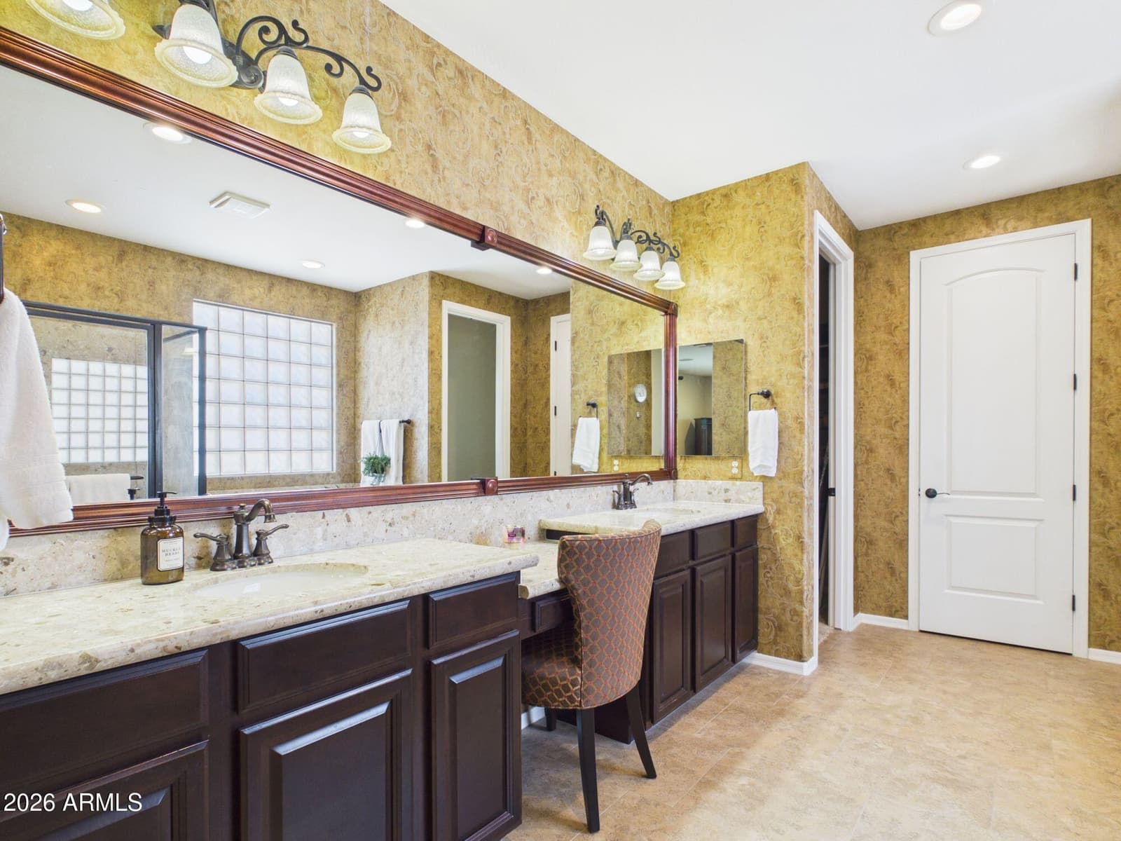 2567 E PENEDES Drive, Gilbert, AZ 85298 — photo 20 of 46