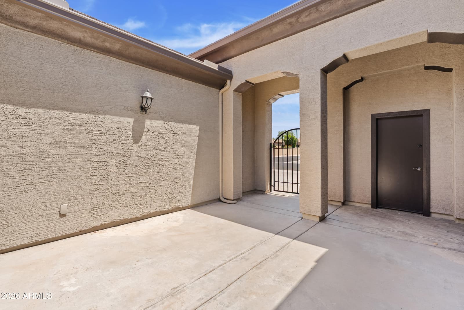 2524 E HONEYSUCKLE Place, Chandler, AZ 85286 — photo 4 of 32