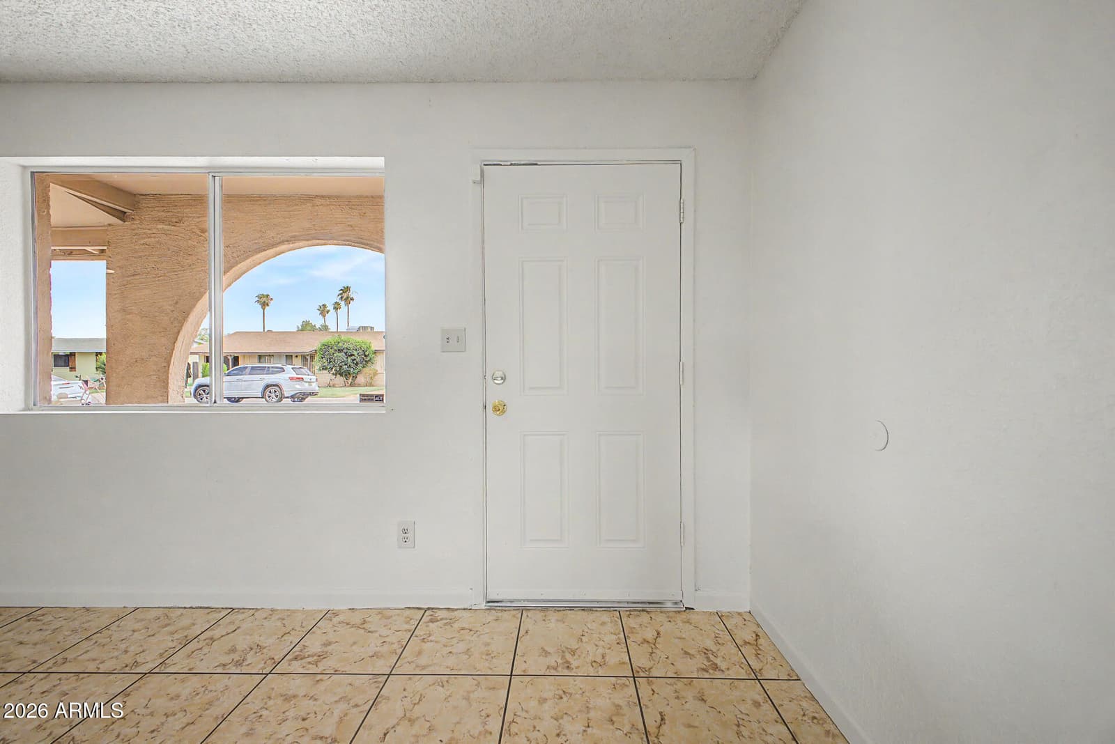5536 W LA REATA Avenue, Phoenix, AZ 85035 — photo 4 of 28