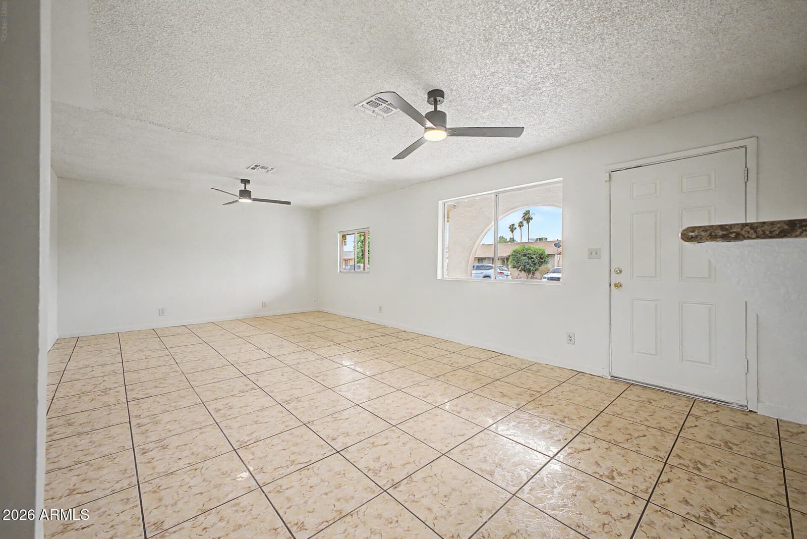 5536 W LA REATA Avenue, Phoenix, AZ 85035 — photo 5 of 28