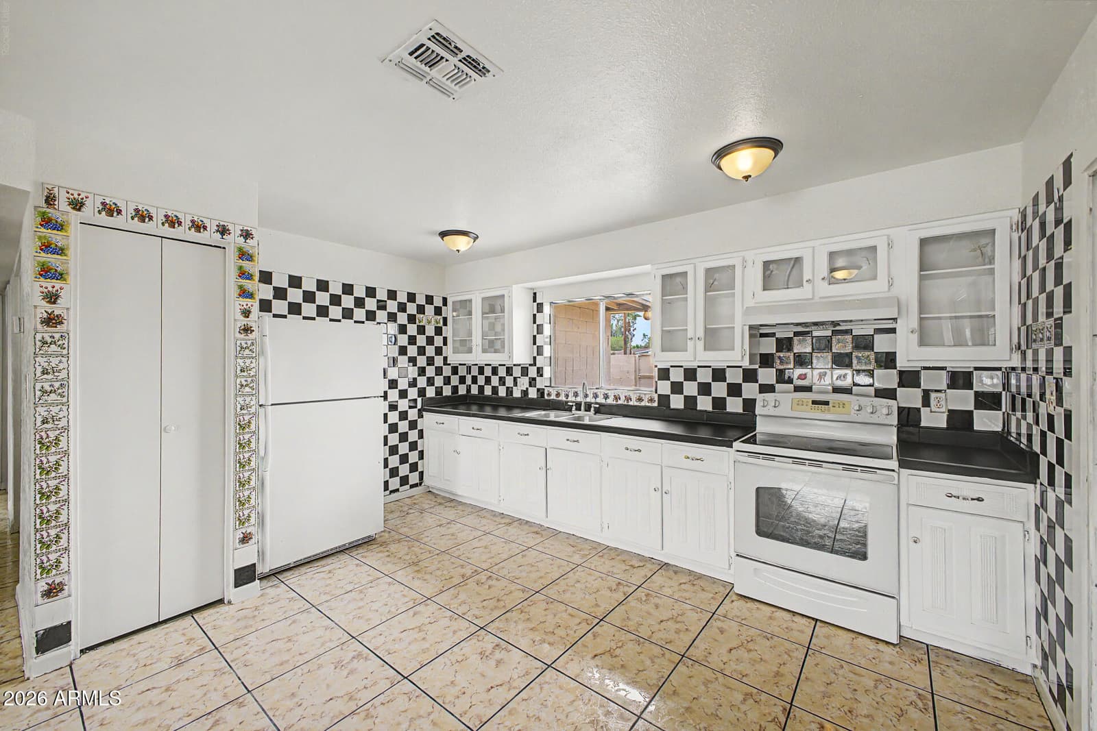 5536 W LA REATA Avenue, Phoenix, AZ 85035 — photo 8 of 28