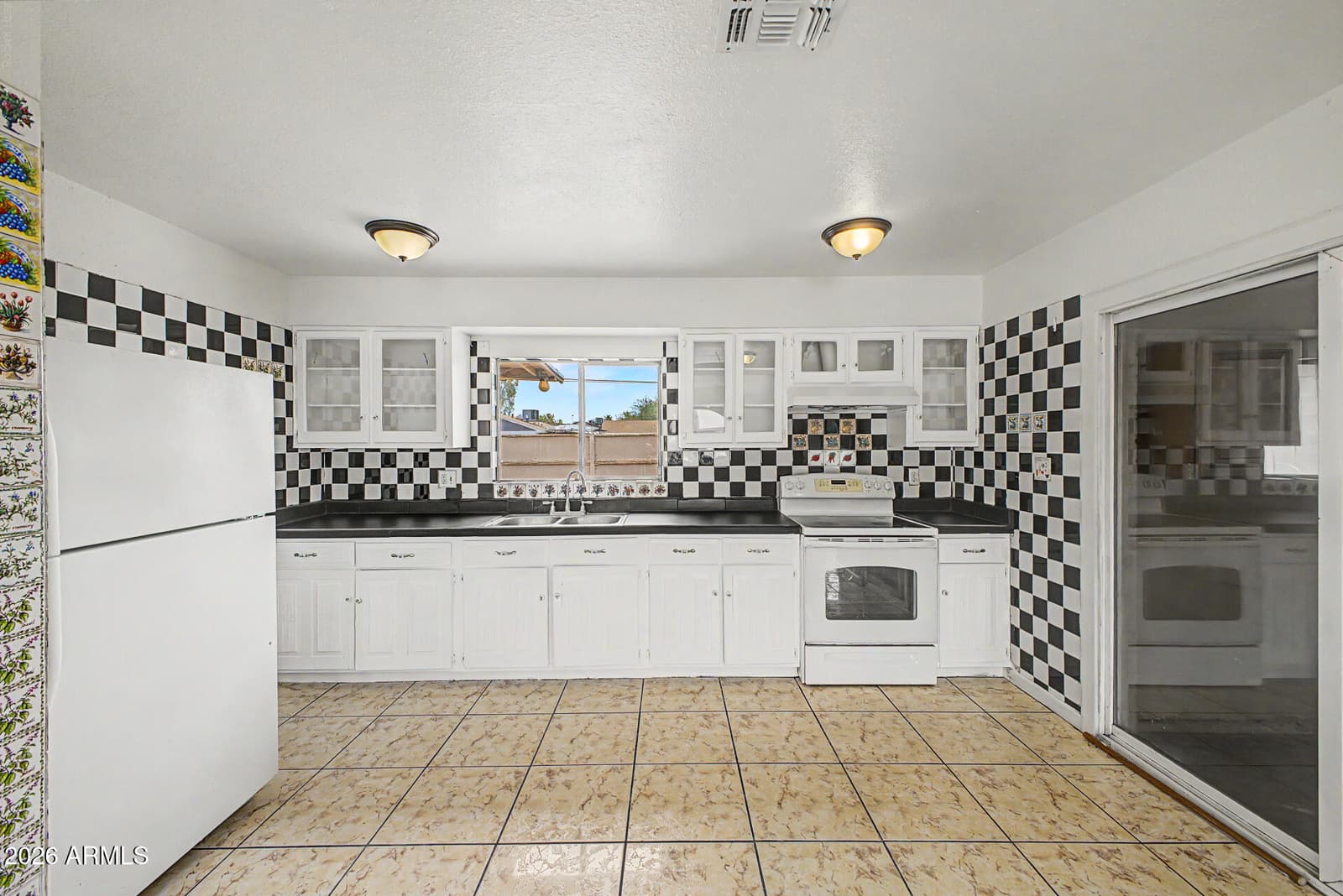 5536 W LA REATA Avenue, Phoenix, AZ 85035 — photo 9 of 28