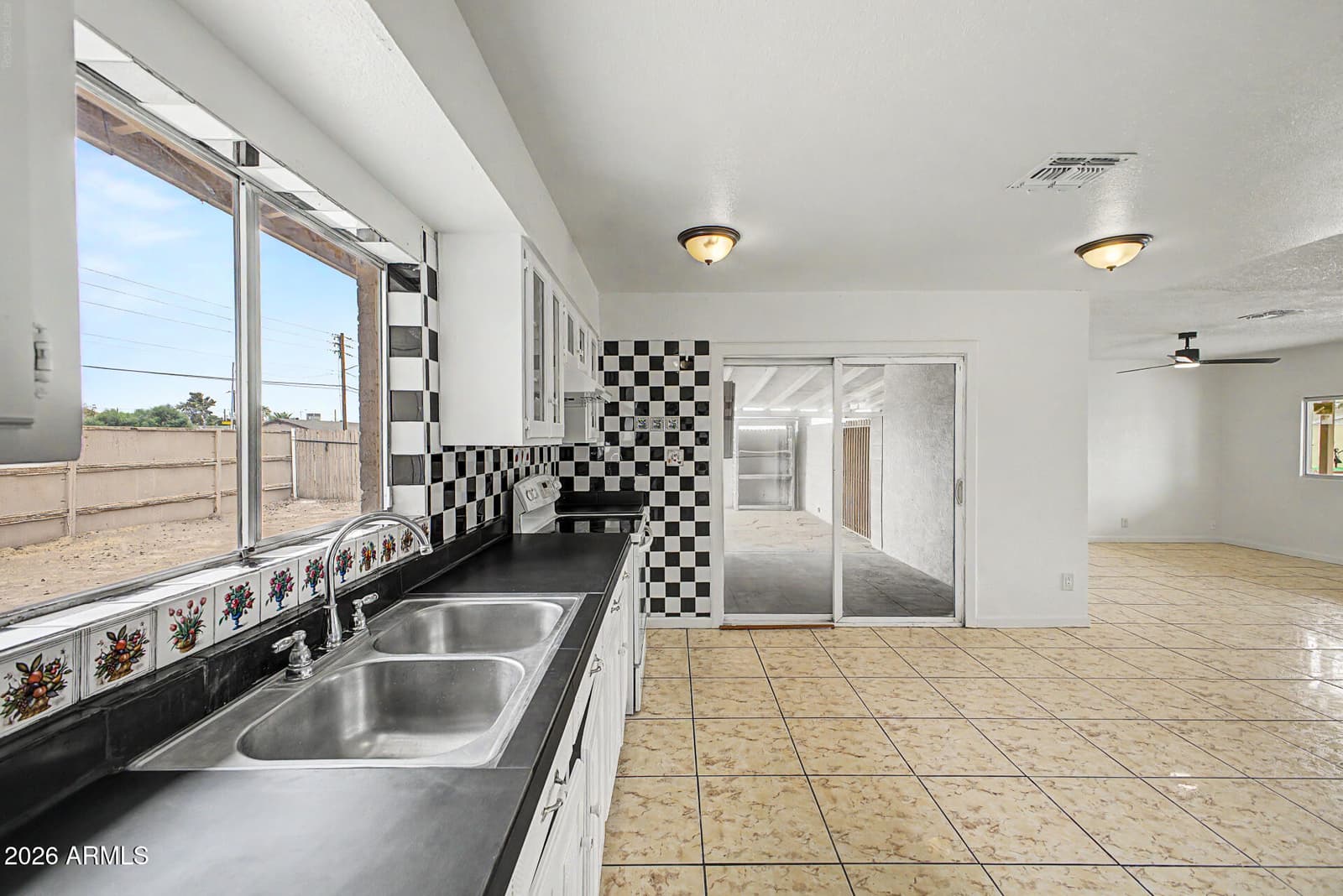 5536 W LA REATA Avenue, Phoenix, AZ 85035 — photo 10 of 28