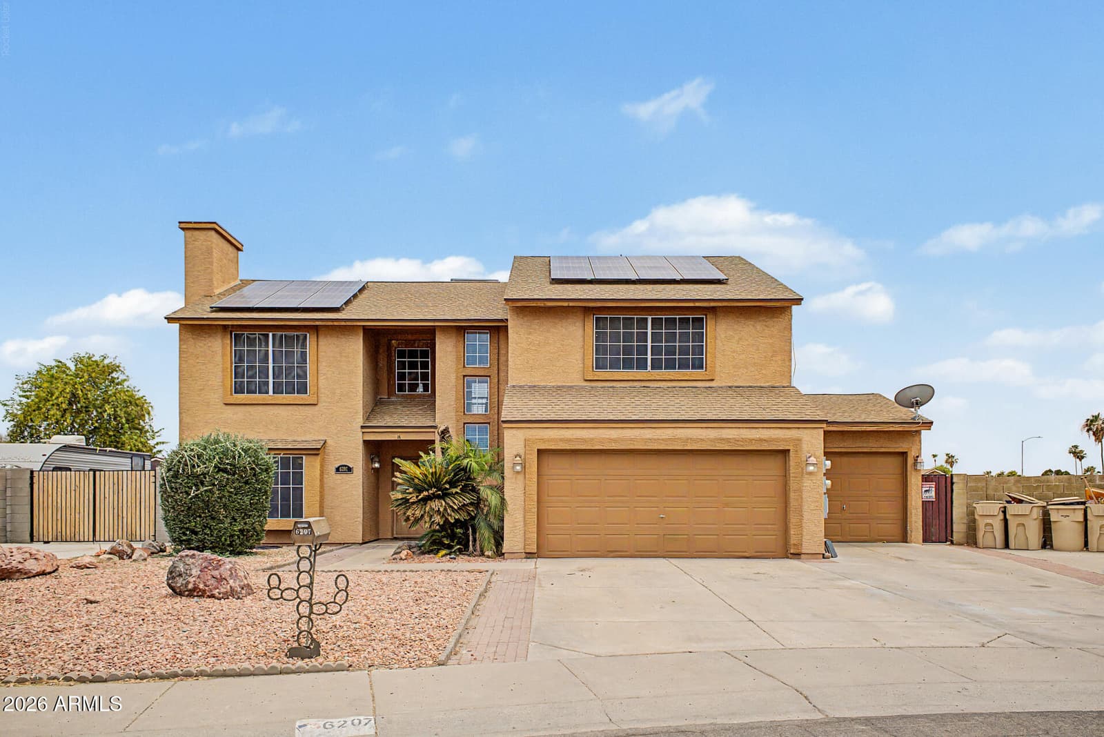 6207 W MAUI Lane, Glendale, AZ 85306 — photo 1 of 40