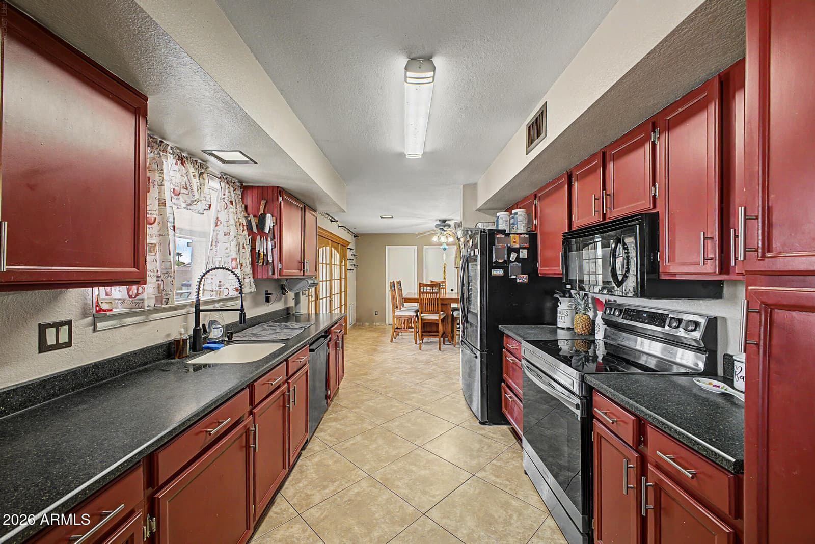 6207 W MAUI Lane, Glendale, AZ 85306 — photo 18 of 40