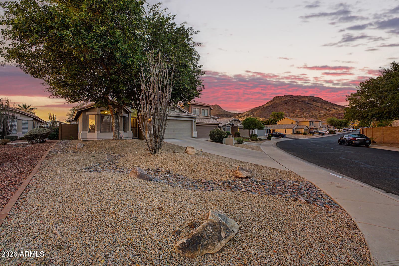 6458 W Saddlehorn Road, Phoenix, AZ 85083 — photo 2 of 20