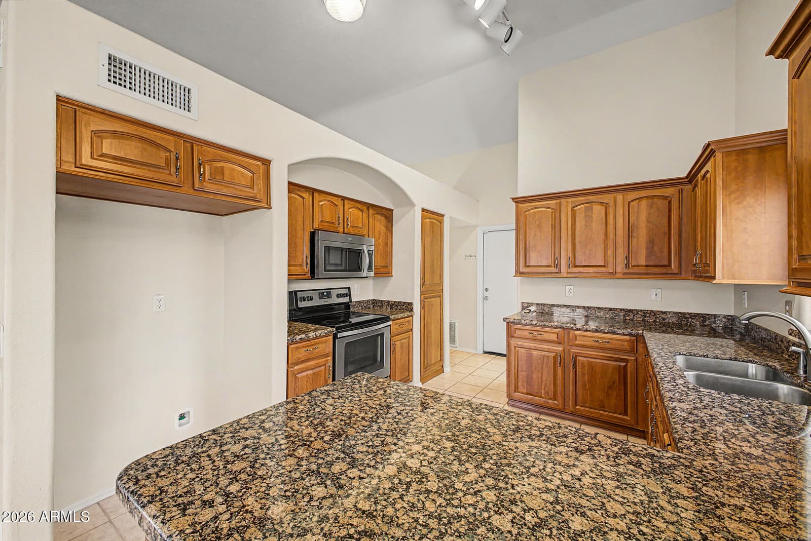 12412 W CAMBRIDGE Avenue, Avondale, AZ 85392 — photo 12 of 35