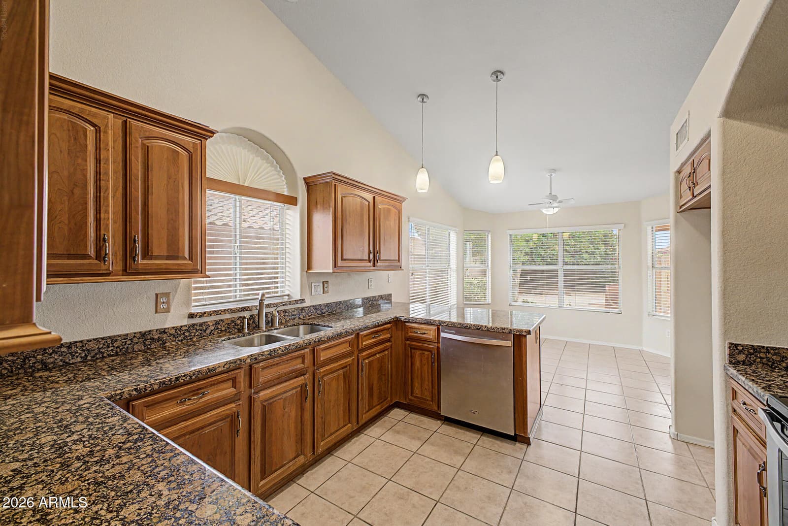 12412 W CAMBRIDGE Avenue, Avondale, AZ 85392 — photo 13 of 35