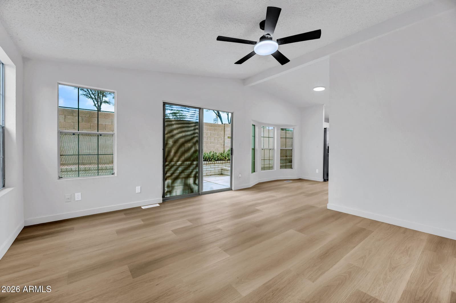 6081 S OAKMONT Drive, Chandler, AZ 85249 — photo 7 of 24