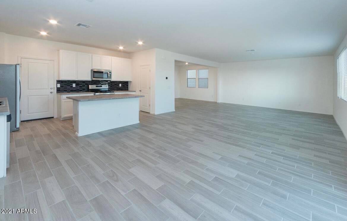 7243 N 125th Drive, Glendale, AZ 85307 — photo 10 of 44