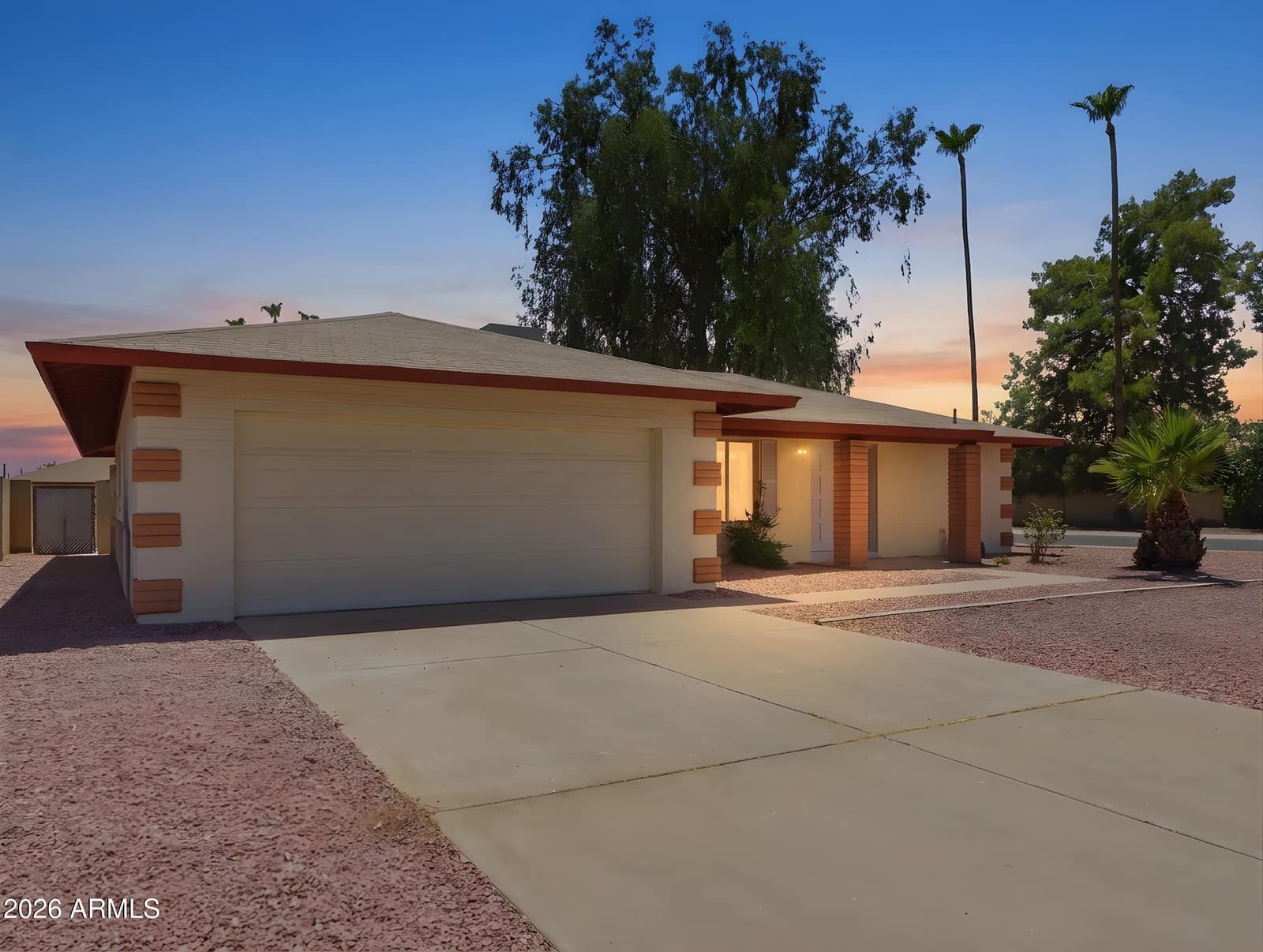 2949 W CACTUS WREN Drive, Phoenix, AZ 85051 — photo 35 of 37