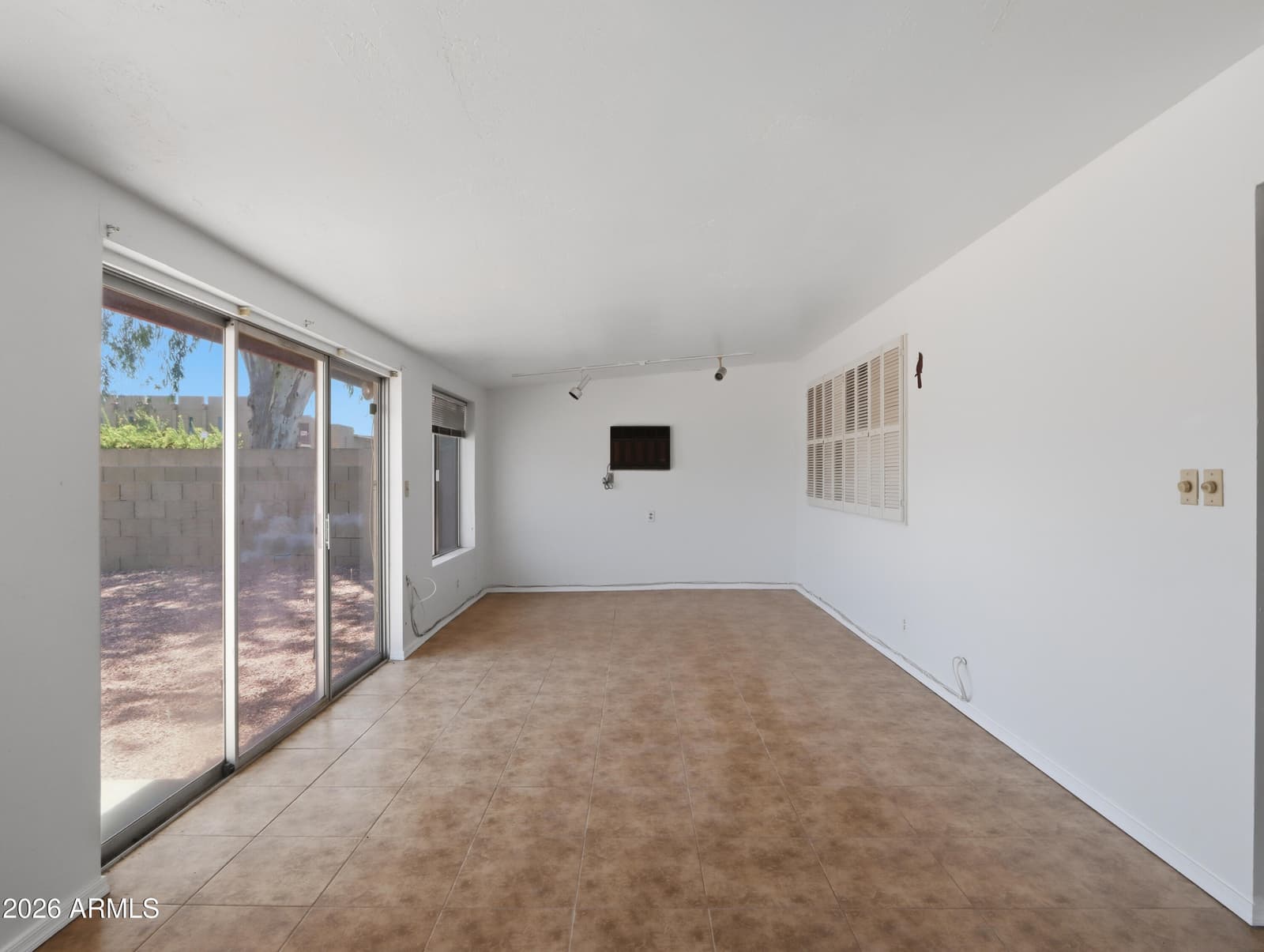 2949 W CACTUS WREN Drive, Phoenix, AZ 85051 — photo 16 of 37