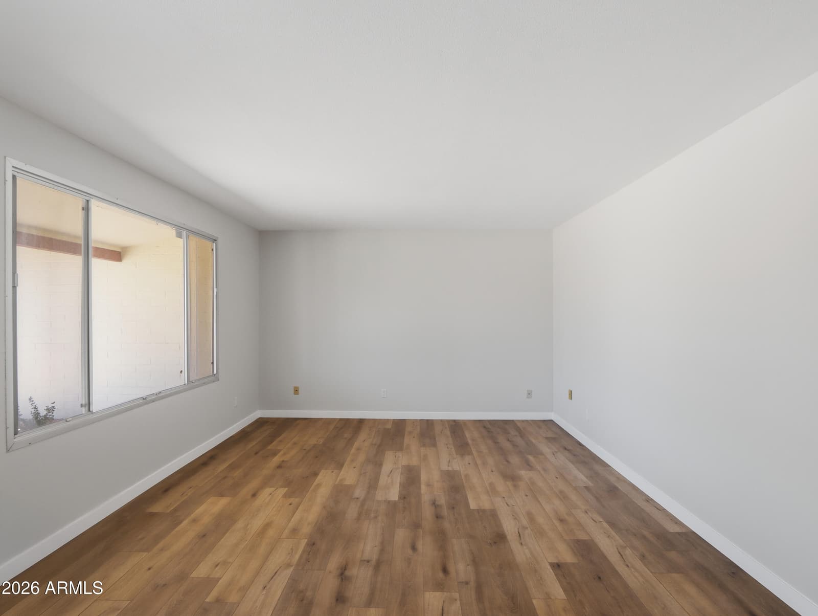 2949 W CACTUS WREN Drive, Phoenix, AZ 85051 — photo 5 of 37