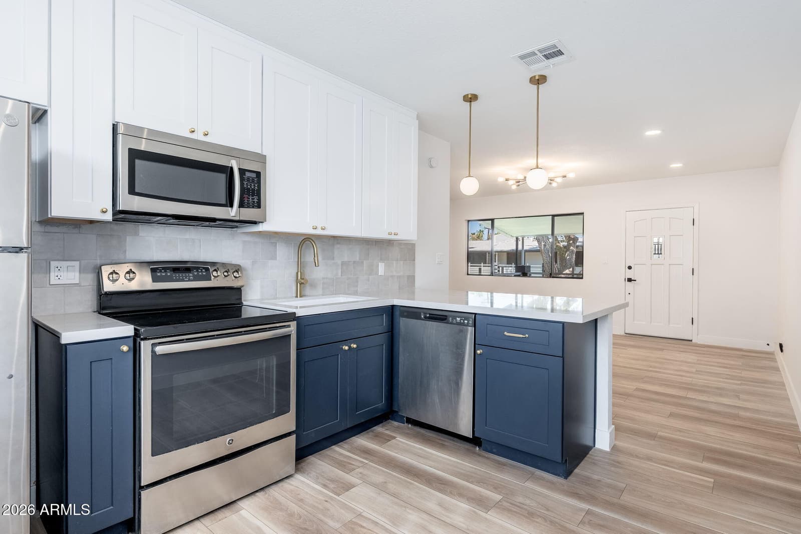 749 E MONTEBELLO Avenue 223, Phoenix, AZ 85014 — photo 10 of 32