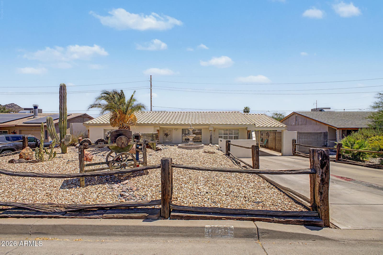 1229 E MERCER Lane, Phoenix, AZ 85020 — photo 4 of 32