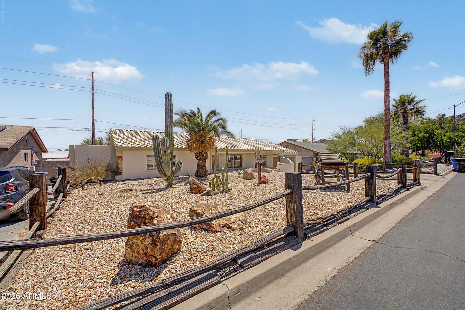 1229 E MERCER Lane, Phoenix, AZ 85020 — photo 5 of 32