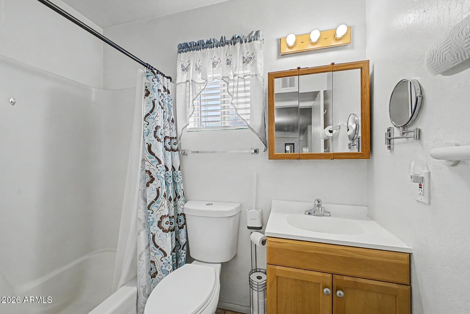 921 W VILLA THERESA Drive, Phoenix, AZ 85023 — photo 12 of 17