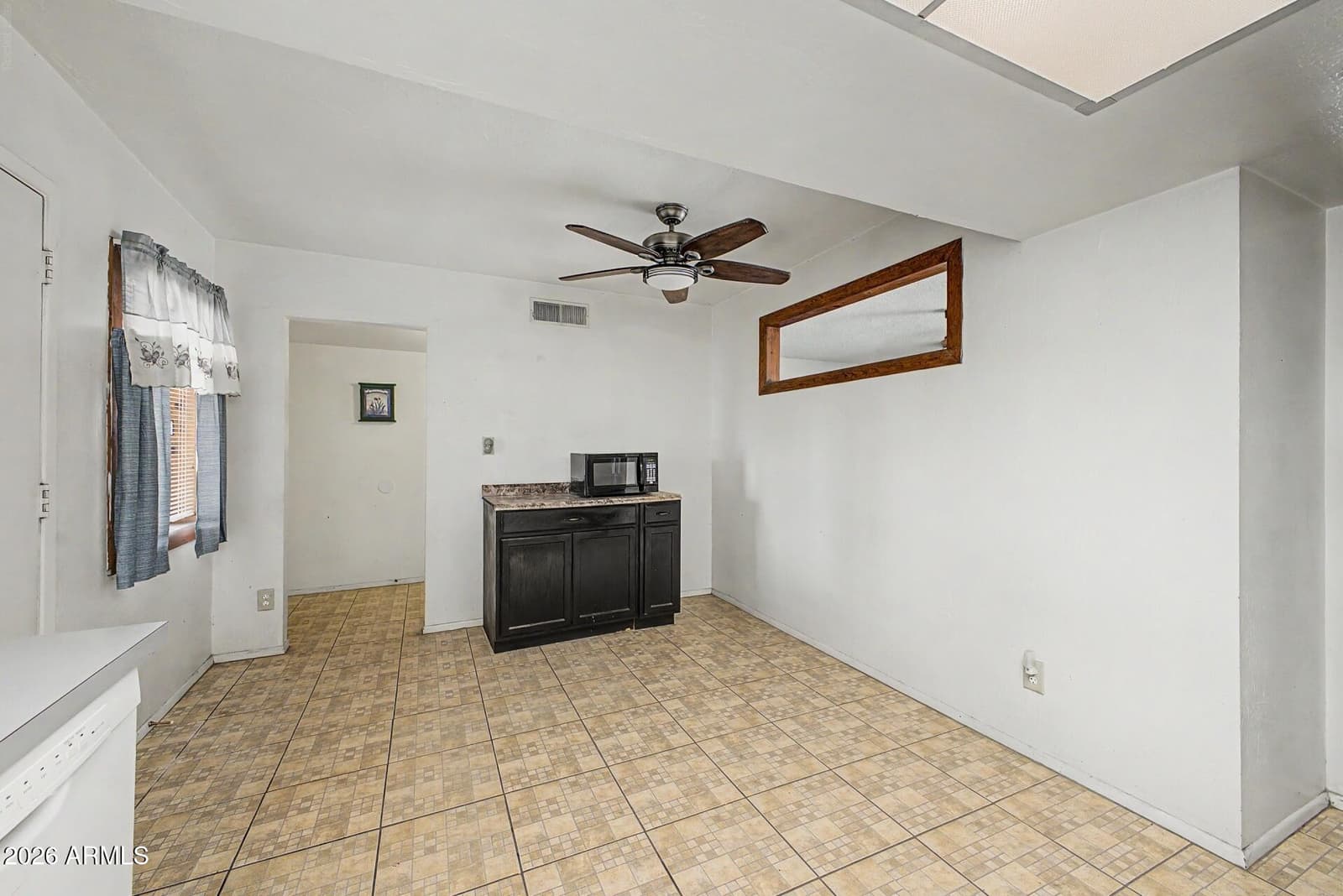 921 W VILLA THERESA Drive, Phoenix, AZ 85023 — photo 4 of 17