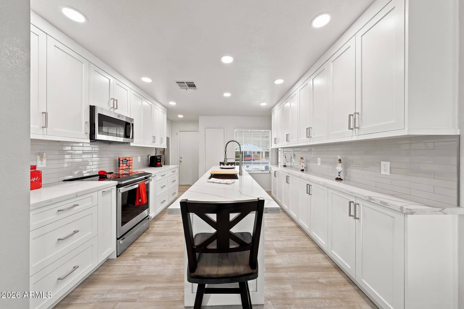 7241 W LAUREL Lane, Peoria, AZ 85345 — photo 14 of 37