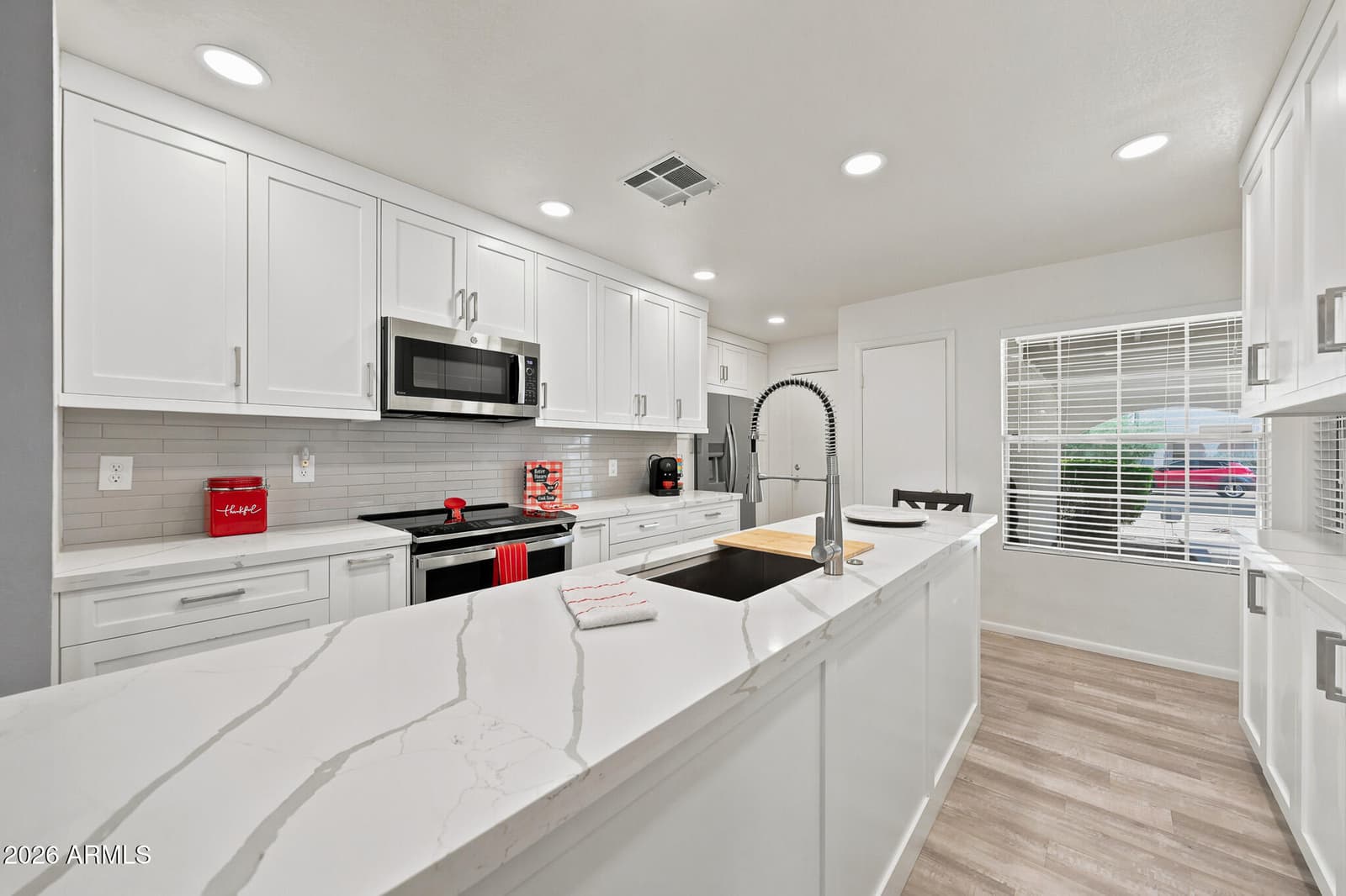 7241 W LAUREL Lane, Peoria, AZ 85345 — photo 15 of 37