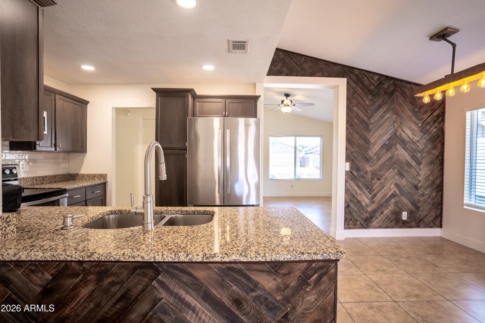 3131 W DONALD Drive, Phoenix, AZ 85027 — photo 8 of 19