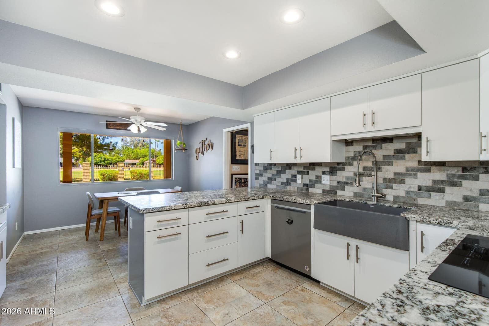 512 W MOON VALLEY Drive, Phoenix, AZ 85023 — photo 4 of 18