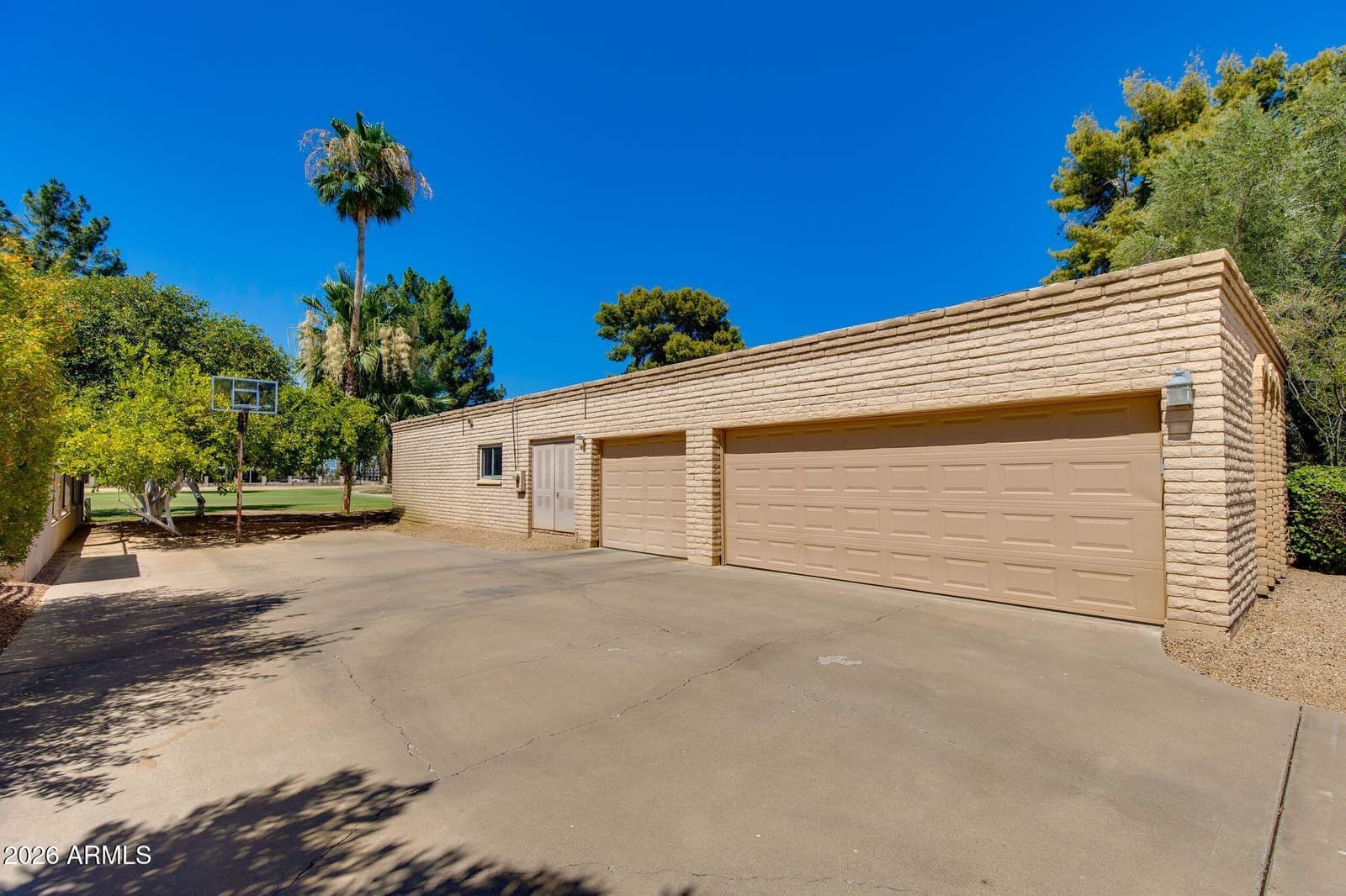 512 W MOON VALLEY Drive, Phoenix, AZ 85023 — photo 2 of 18